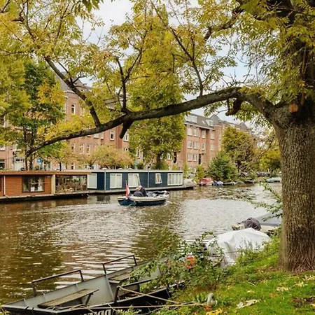 With The Water Of The Amstel Canal View Διαμέρισμα *